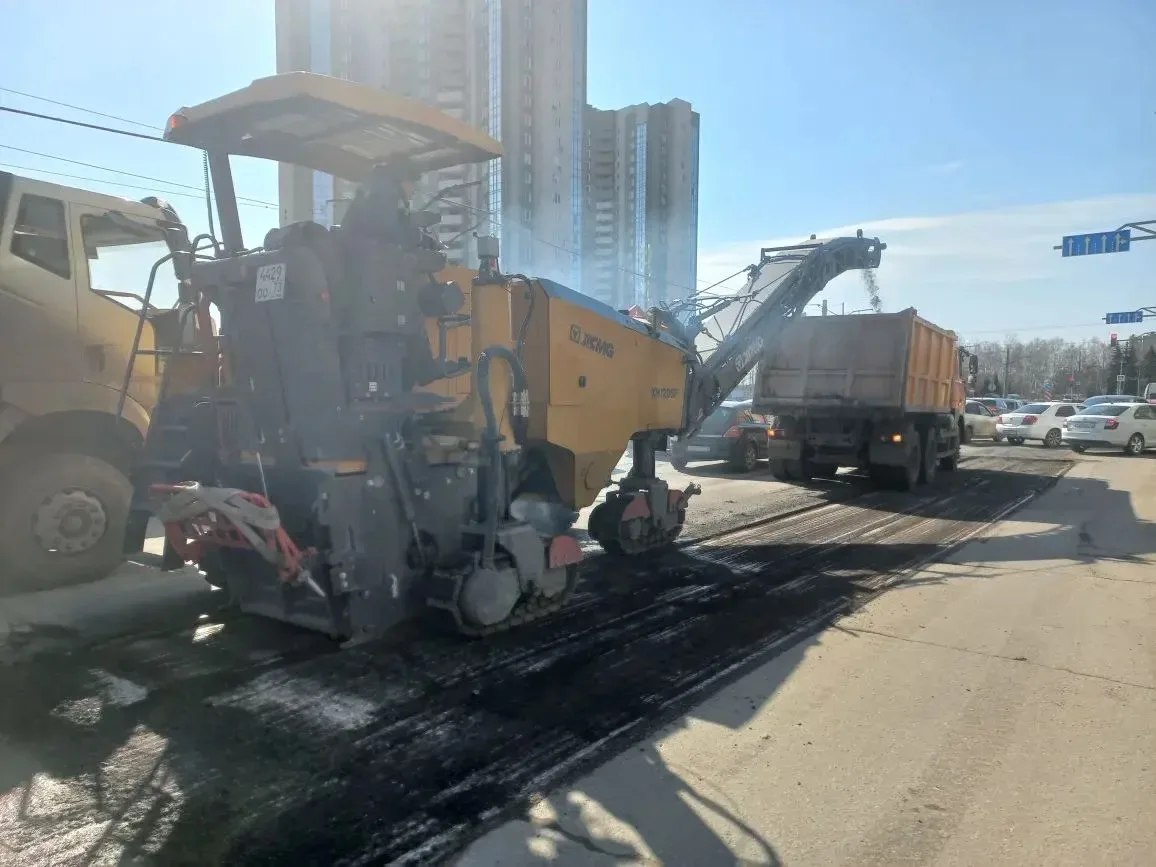 Зв сутки ульяновский «Дорремстрой» отремонтировал 14 участков улиц По поручению главы города Александра Болдакина увеличиваются темпы ремонта дорог карточно-ямочным и струйно-инъекционным способами. Перед дорожниками стоит... Зв сутки ульяновский «Дорремстрой» отремонтировал 14 участков улиц По поручению главы города Александра Болдакина увеличиваются темпы ремонта дорог карточно-ямочным и струйно-инъекционным способами. Перед дорожниками стоит...