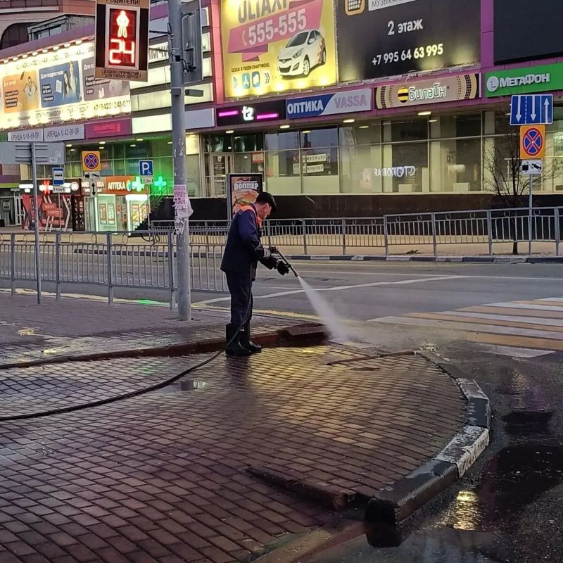 В Ульяновске за минувшие сутки отремонтировали 17 участков улиц на площади 1400 кв. м В Ульяновске за минувшие сутки отремонтировали 17 участков улиц на площади 1400 кв. м