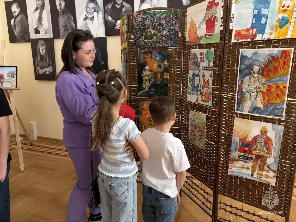Мастер-классы, викторины и спектакль: сотрудники регионального МЧС подарили праздник детям в кукольном театре Мастер-классы, викторины и спектакль: сотрудники регионального МЧС подарили праздник детям в кукольном театре