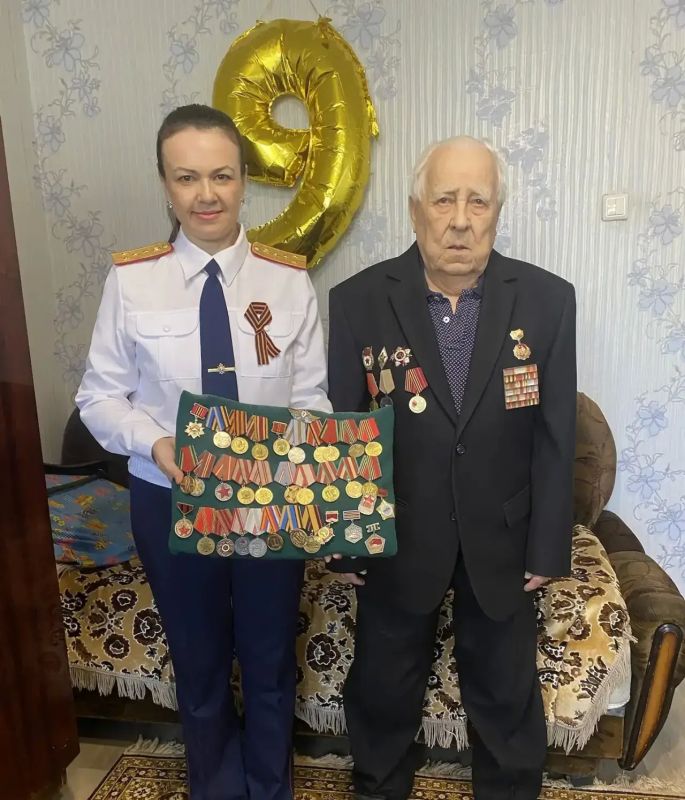 Председатель Женсовета Следственного управления Следственного комитета Российской Федерации по Ульяновской области в преддверии Дня Победы поздравила ветерана Великой Отечественной Войны Афанасия Феофановича Золотуева
