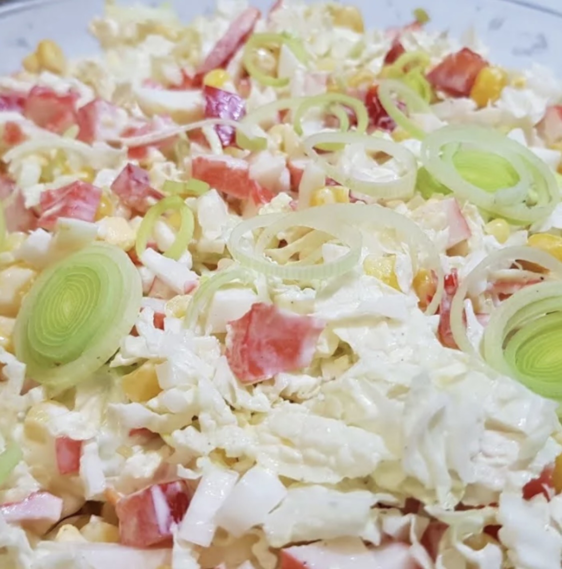 Летний крабовый салат с пекинской капустой