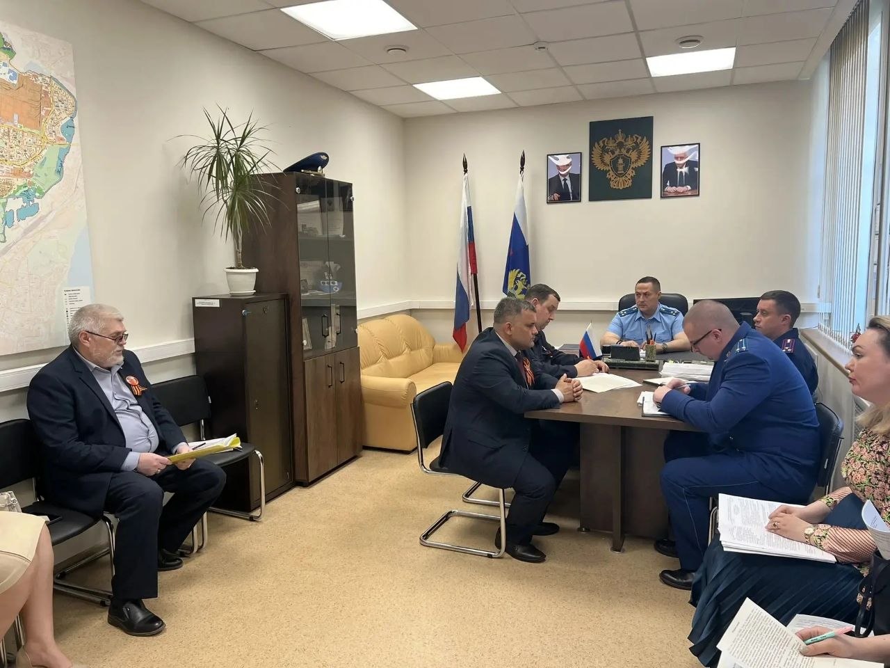 Под председательством прокурора Засвияжского района г. Ульяновска Тимура Биктимирова состоялось заседание межведомственной рабочей группы по защите прав несовершеннолетних
