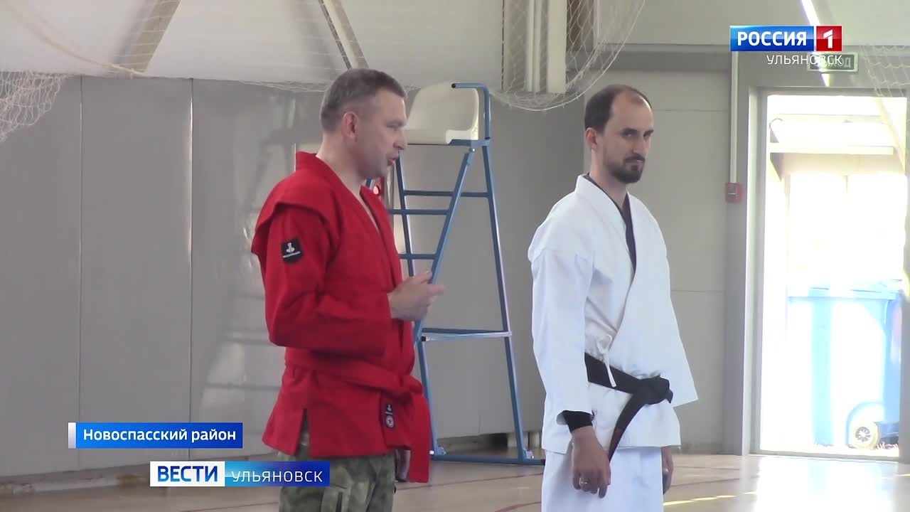 В Ульяновской области сотрудники полиции провели для школьников и юных спортсменов мастер-класс по самообороне и боевым приёмам борьбы