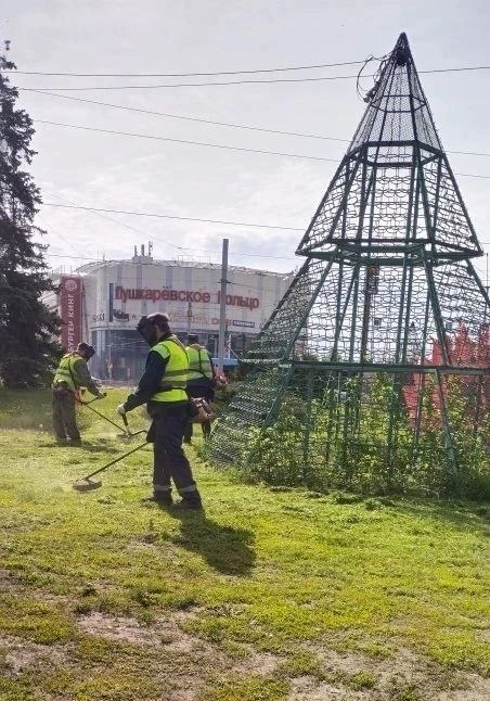 Карточный ремонт дорог, нанесение разметки, покос травы и вывоз смёта: ульяновские дорожники отчитались перед главой города о проводимых работах Карточный ремонт дорог, нанесение разметки, покос травы и вывоз смёта: ульяновские дорожники отчитались перед главой города о проводимых работах