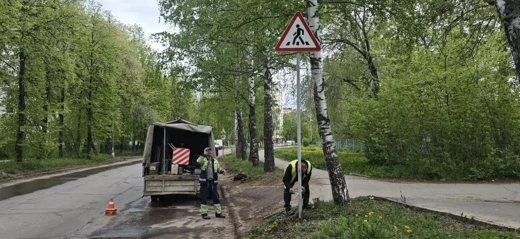 Карточный ремонт дорог, нанесение разметки, покос травы и вывоз смёта: ульяновские дорожники отчитались перед главой города о проводимых работах Карточный ремонт дорог, нанесение разметки, покос травы и вывоз смёта: ульяновские дорожники отчитались перед главой города о проводимых работах