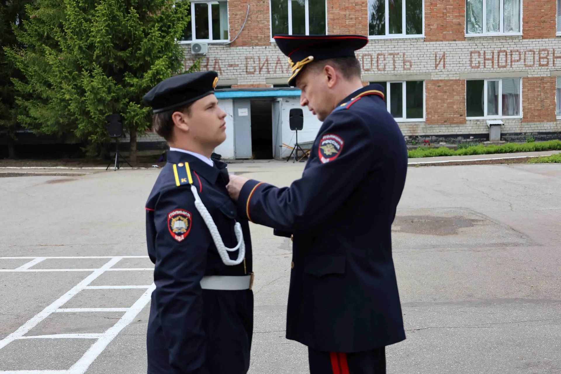 Начальник УМВД России по Ульяновской области наградил победителей военно-спортивных игр среди школьников Начальник УМВД России по Ульяновской области наградил победителей военно-спортивных игр среди школьников