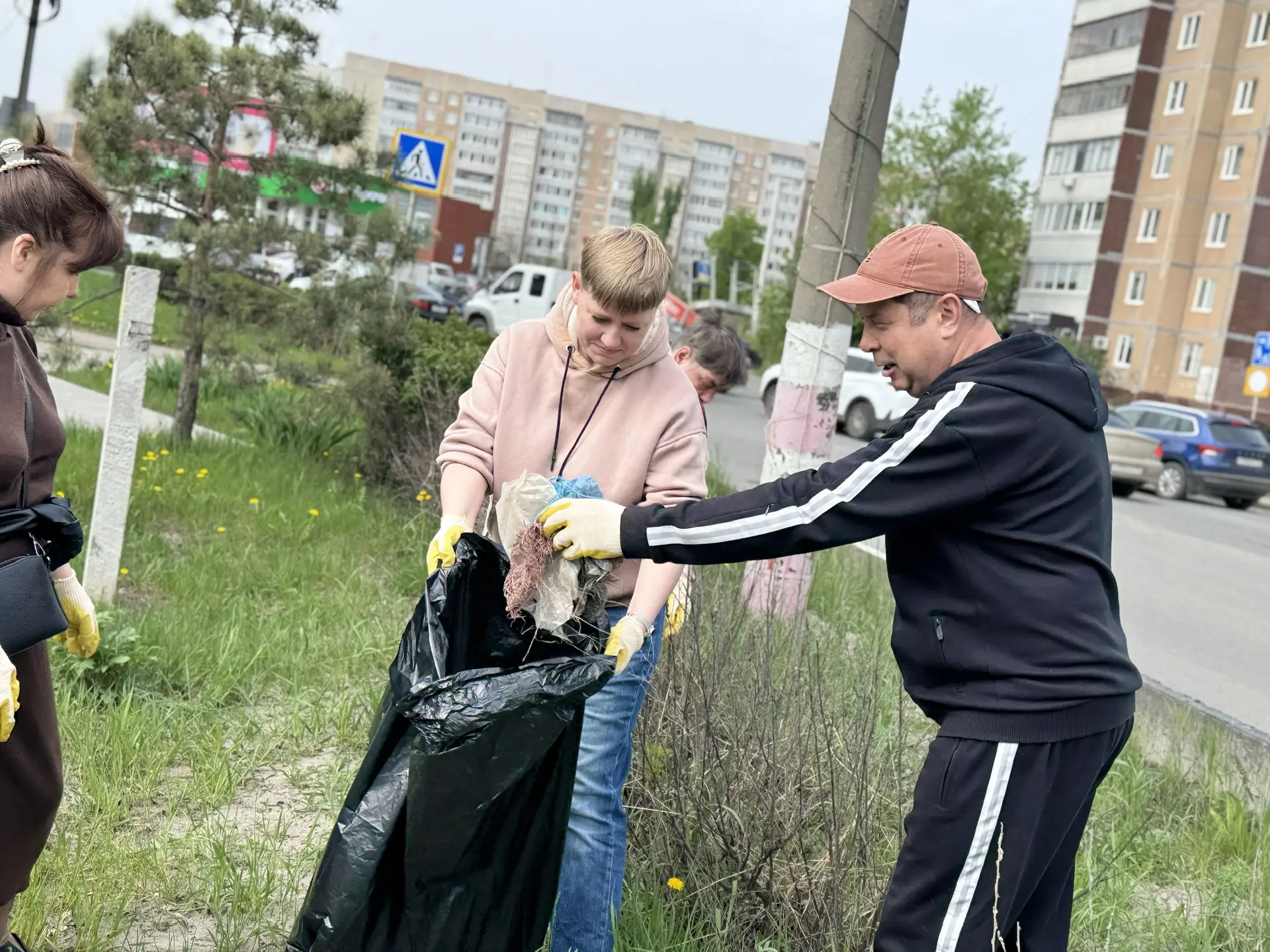Традиционная санитарная пятница в Засвияжском районе! Традиционная санитарная пятница в Засвияжском районе!