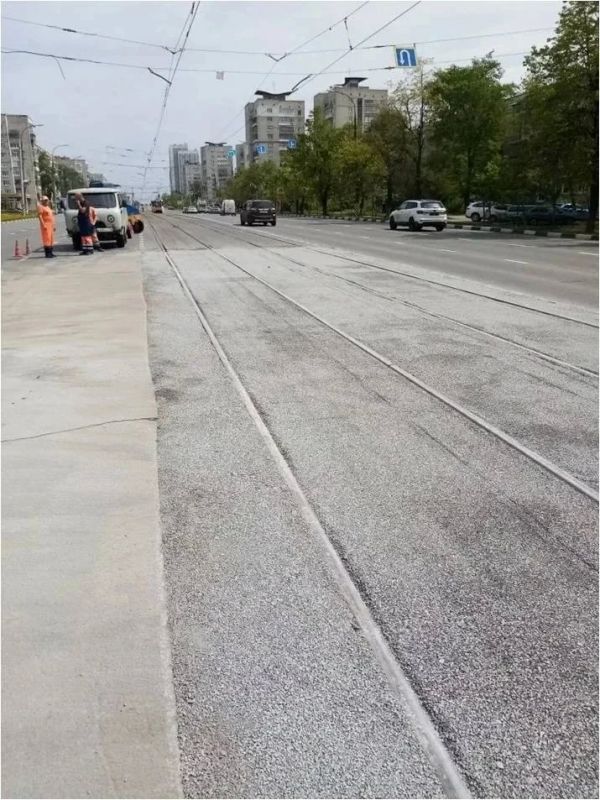 В Ульяновске из-за жары усилили помывку дорог и тротуаров В Ульяновске из-за жары усилили помывку дорог и тротуаров