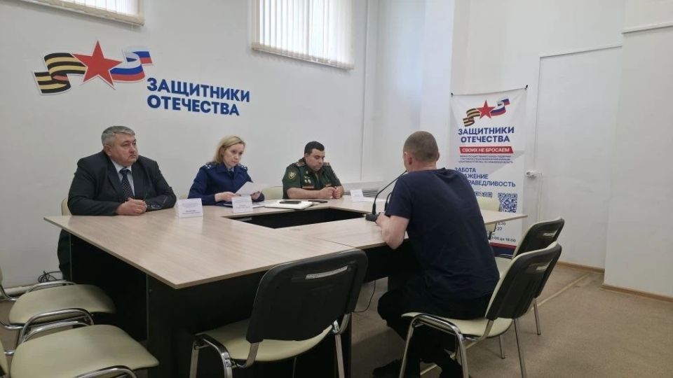 Начальник отдела управления по надзору за исполнением федерального законодательства прокуратуры Ульяновской области Наталья Казанова провела совместно с военным прокурором Ульяновского гарнизона Максимом Животягиным личный... Начальник отдела управления по надзору за исполнением федерального законодательства прокуратуры Ульяновской области Наталья Казанова провела совместно с военным прокурором Ульяновского гарнизона Максимом Животягиным личный...