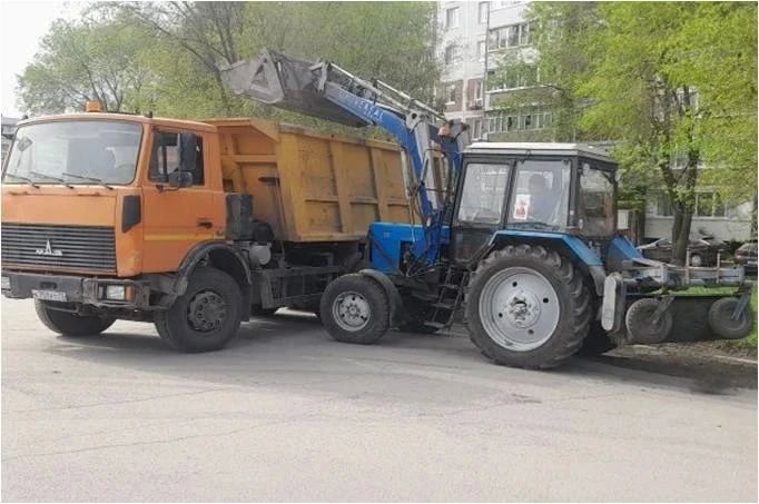В Ульяновске из-за жары усилили помывку дорог и тротуаров В Ульяновске из-за жары усилили помывку дорог и тротуаров