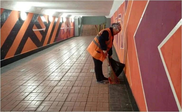 В Ульяновске из-за жары усилили помывку дорог и тротуаров В Ульяновске из-за жары усилили помывку дорог и тротуаров