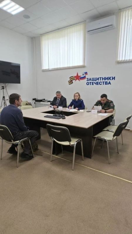 Начальник отдела управления по надзору за исполнением федерального законодательства прокуратуры Ульяновской области Наталья Казанова провела совместно с военным прокурором Ульяновского гарнизона Максимом Животягиным личный... Начальник отдела управления по надзору за исполнением федерального законодательства прокуратуры Ульяновской области Наталья Казанова провела совместно с военным прокурором Ульяновского гарнизона Максимом Животягиным личный...
