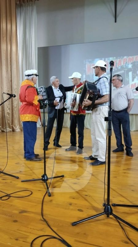 Играй, гармонь! Наш земляк из Старомайнского района Пётр Чуваев справедливо рассудил, что всех талантливых гармонистов известный телепроект не вместит Играй, гармонь! Наш земляк из Старомайнского района Пётр Чуваев справедливо рассудил, что всех талантливых гармонистов известный телепроект не вместит