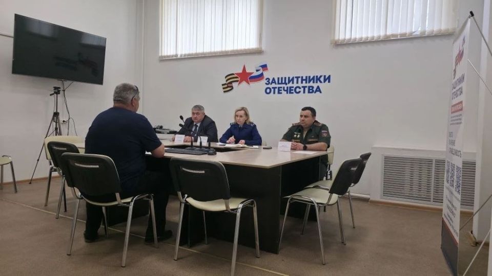 Начальник отдела управления по надзору за исполнением федерального законодательства прокуратуры Ульяновской области Наталья Казанова провела совместно с военным прокурором Ульяновского гарнизона Максимом Животягиным личный... Начальник отдела управления по надзору за исполнением федерального законодательства прокуратуры Ульяновской области Наталья Казанова провела совместно с военным прокурором Ульяновского гарнизона Максимом Животягиным личный...