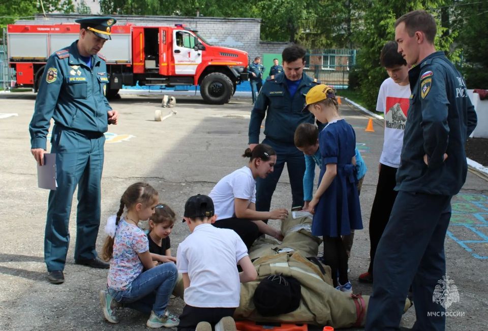 Димитровградские огнеборцы провели пожарную эстафету в социально-реабилитационном центре Димитровградские огнеборцы провели пожарную эстафету в социально-реабилитационном центре