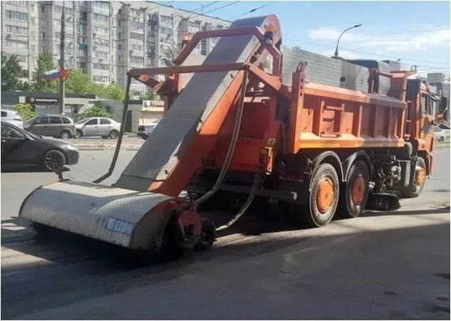 За сутки в Ульяновске отремонтировали участки 13-ти улиц За сутки в Ульяновске отремонтировали участки 13-ти улиц