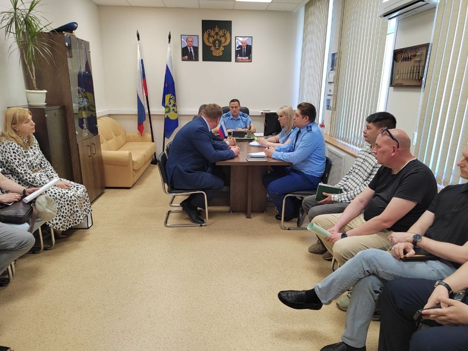 Под председательством прокурора Засвияжского района г. Ульяновска Биктимирова Т.Т. проведено заседание постоянно действующей межведомственной рабочей группы по исполнению законодательства в жилищно-коммунальной сфере Под председательством прокурора Засвияжского района г. Ульяновска Биктимирова Т.Т. проведено заседание постоянно действующей межведомственной рабочей группы по исполнению законодательства в жилищно-коммунальной сфере