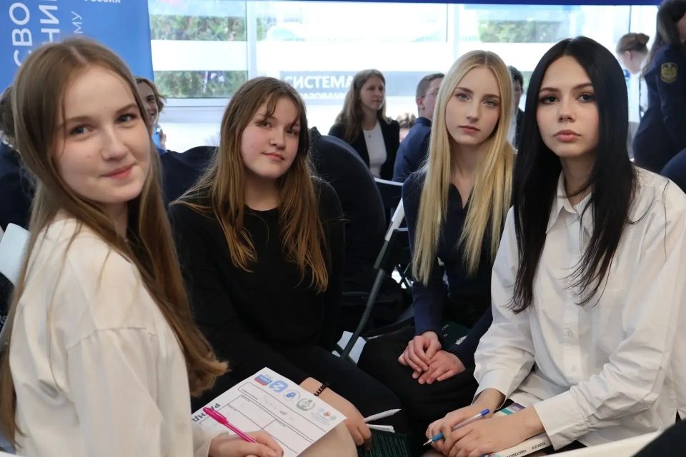 Ульяновским школьникам рассказали о единстве народов России через интеллектуальные игры Ульяновским школьникам рассказали о единстве народов России через интеллектуальные игры