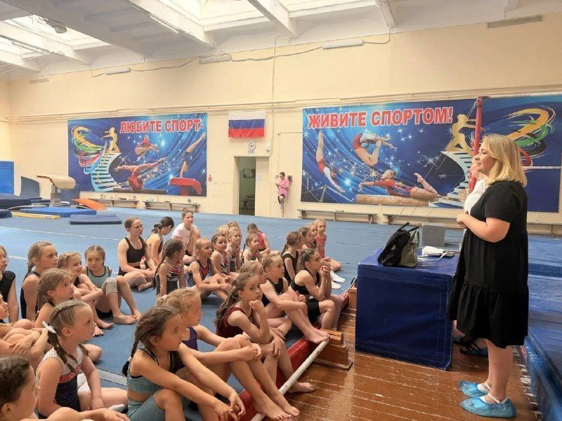 Сотрудники Дирекции безопасности дорожного движения провели тематическую беседу с воспитанниками МБУ СШОР №6 Сотрудники Дирекции безопасности дорожного движения провели тематическую беседу с воспитанниками МБУ СШОР №6