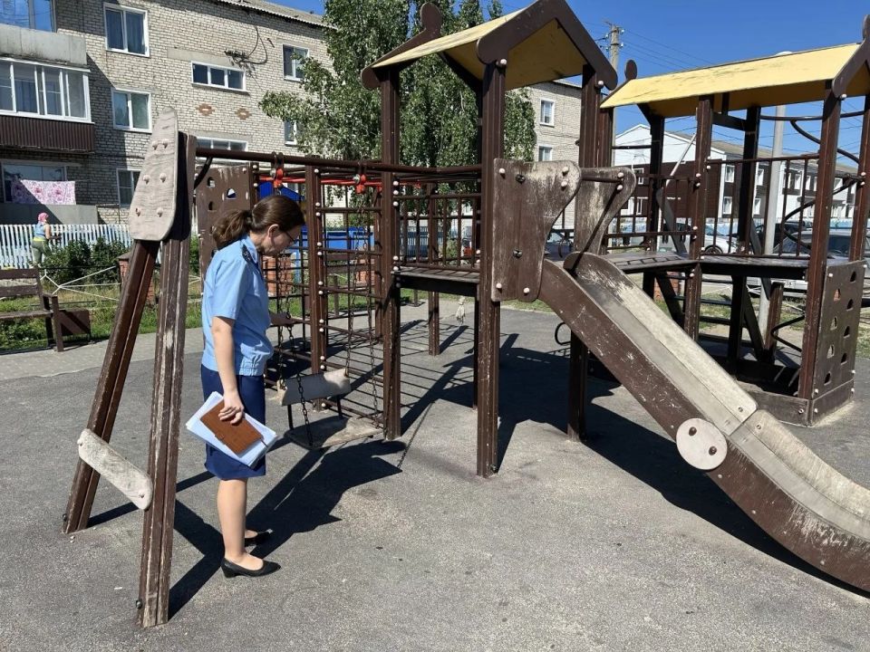 Прокуратура Новоспасского района проводит проверку исполнения законодательства об охране жизни и здоровья несовершеннолетних