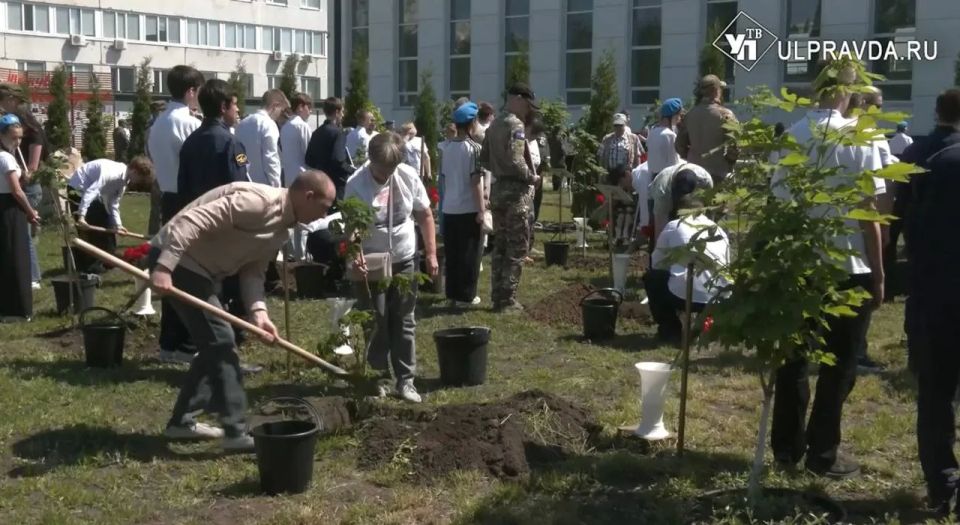 В Ульяновском авиационном колледже – межрегиональном центре компетенций прошёл митинг памяти выпускников, погибших при исполнении воинского долга в зоне СВО