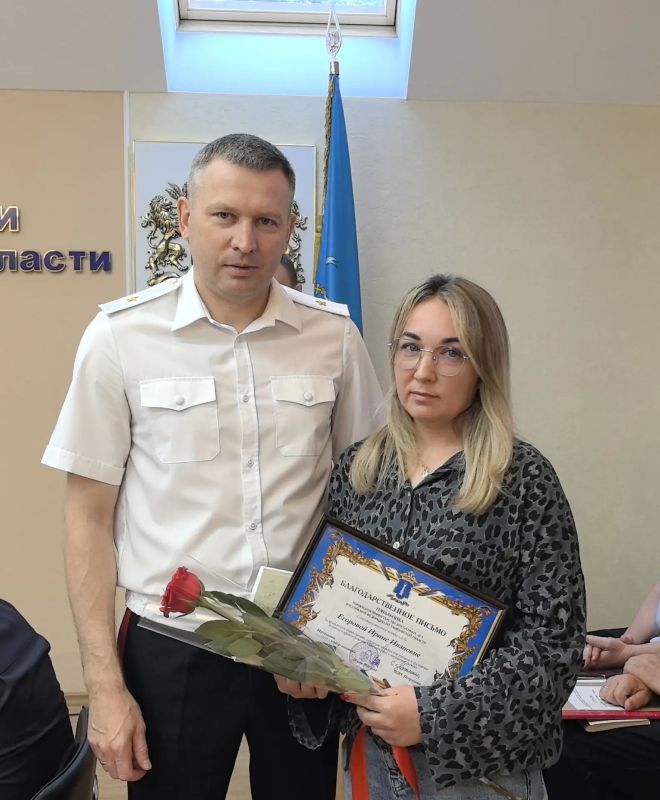 Ульяновские полицейские поблагодарили жительницу областного центра за помощь в борьбе с мошенничеством Ульяновские полицейские поблагодарили жительницу областного центра за помощь в борьбе с мошенничеством