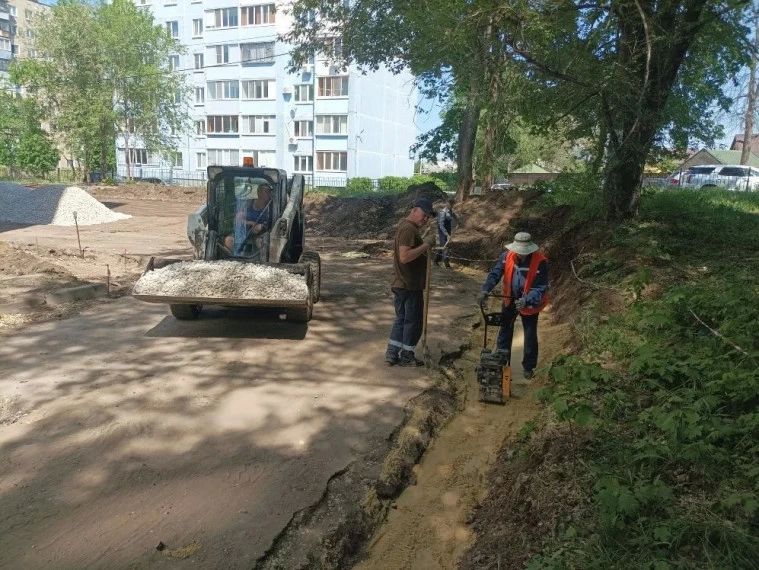 За выходные в Ульяновске отремонтировали 13 участков дорог За выходные в Ульяновске отремонтировали 13 участков дорог
