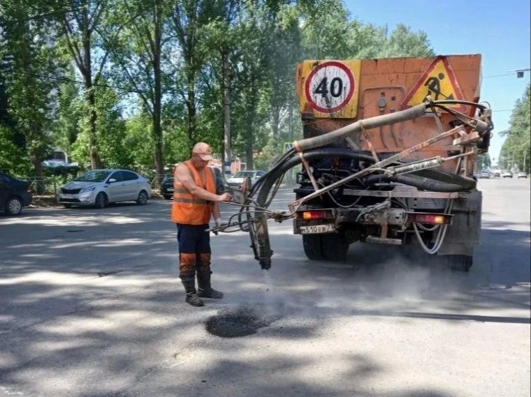 За выходные в Ульяновске отремонтировали 13 участков дорог За выходные в Ульяновске отремонтировали 13 участков дорог