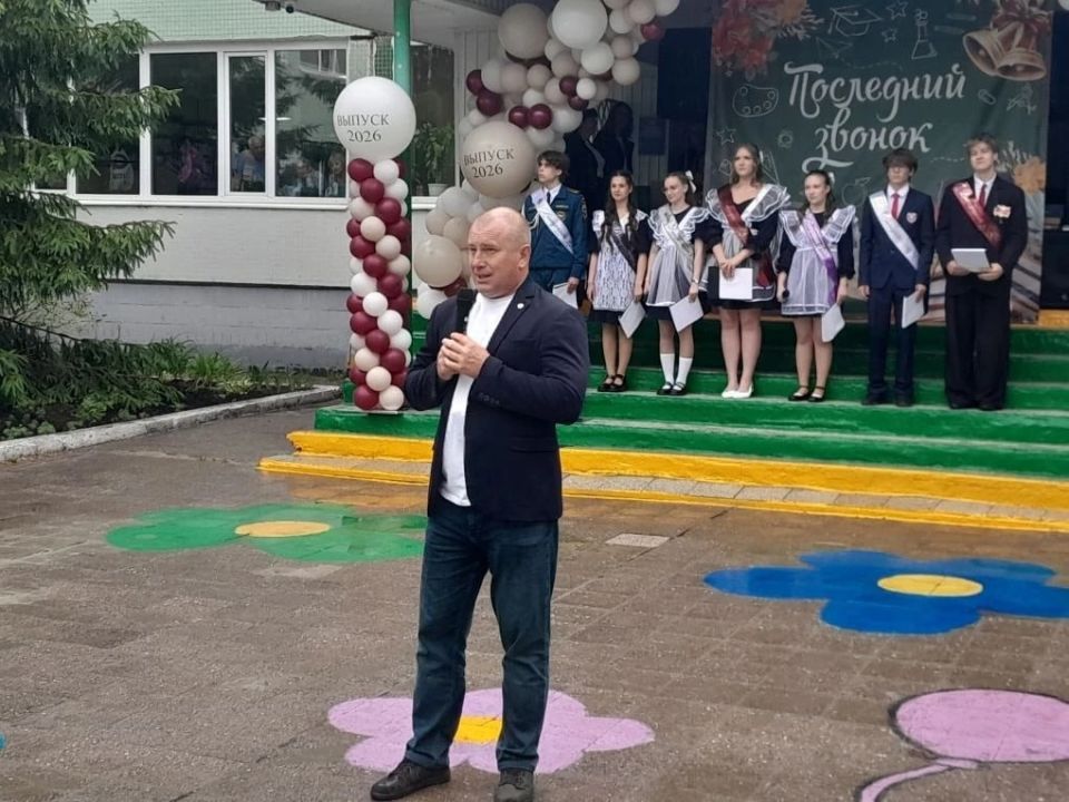 26 мая в школах Ульяновской области прозвенел Последний звонок! 26 мая в школах Ульяновской области прозвенел Последний звонок!