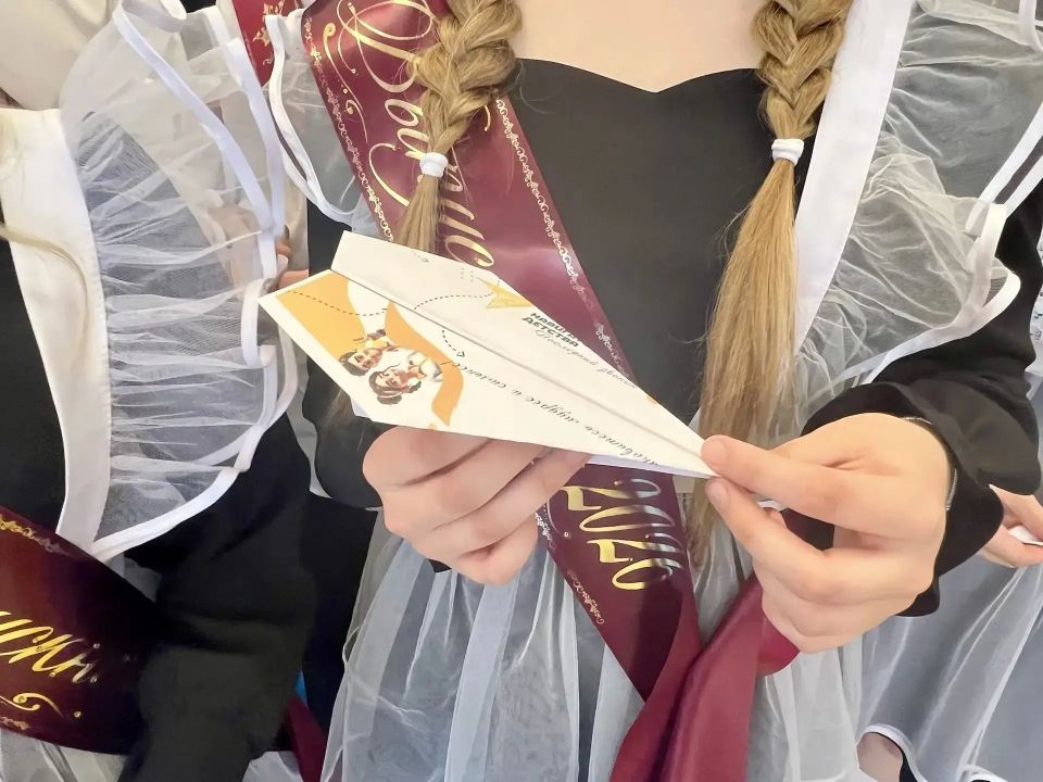 В Ульяновской области для выпускников школ прозвенели «Последние звонки» В Ульяновской области для выпускников школ прозвенели «Последние звонки»