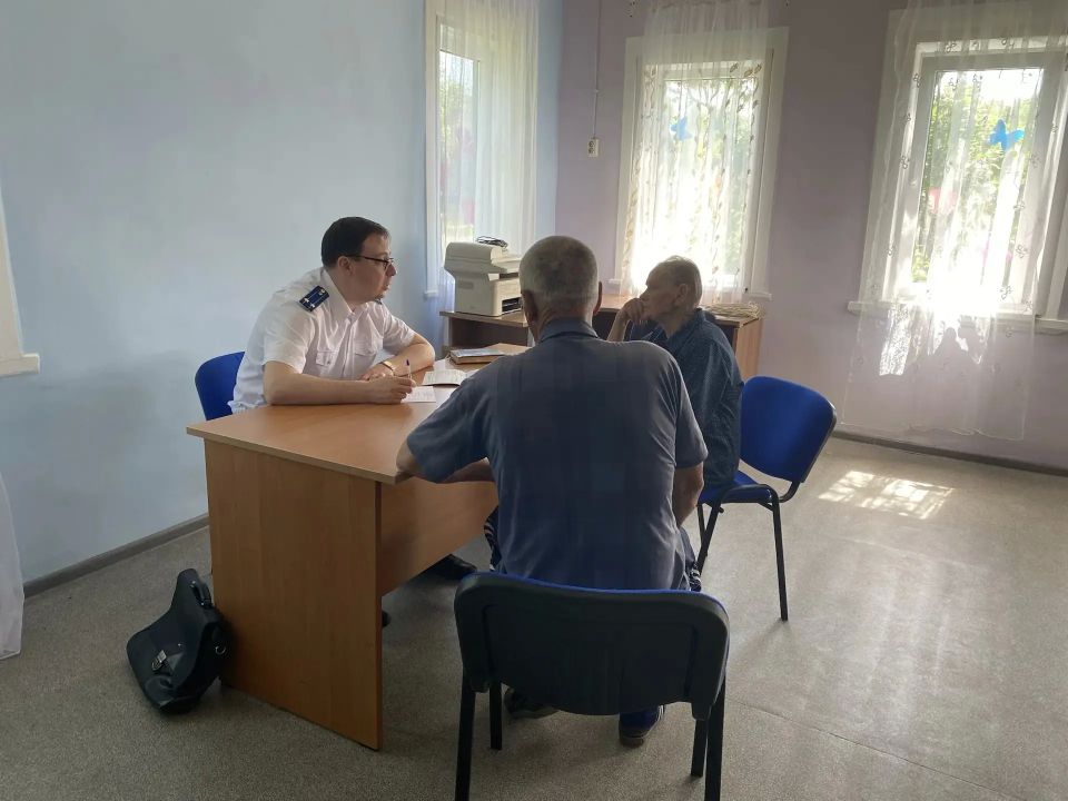 Прокурор Тереньгульского района Павел Пантелеев провел личный прием граждан на базе общественной организации ТОС «Алатырь» с. Михайловка Прокурор Тереньгульского района Павел Пантелеев провел личный прием граждан на базе общественной организации ТОС «Алатырь» с. Михайловка