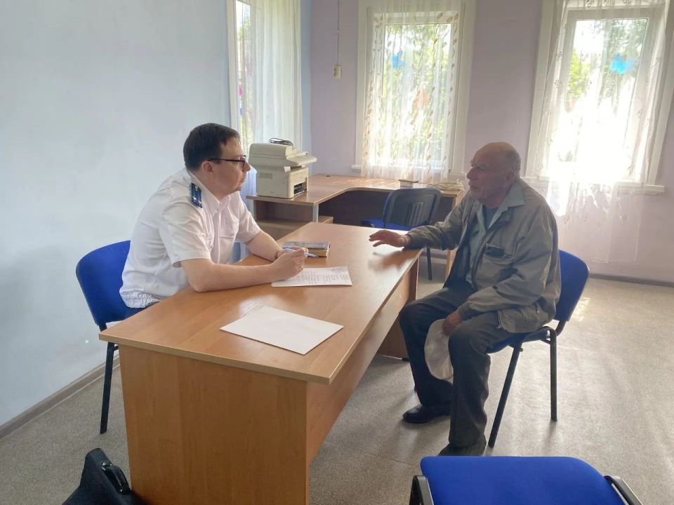 Прокурор Тереньгульского района Павел Пантелеев провел личный прием граждан на базе общественной организации ТОС «Алатырь» с. Михайловка Прокурор Тереньгульского района Павел Пантелеев провел личный прием граждан на базе общественной организации ТОС «Алатырь» с. Михайловка