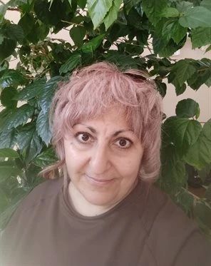 За свои 50 лет жизни она успела попробовать свои силы в различных сферах, но всегда была просто наемным работником