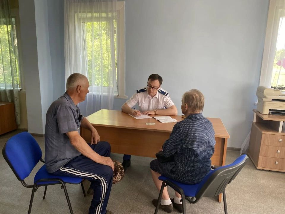 Прокурор Тереньгульского района Павел Пантелеев провел личный прием граждан на базе общественной организации ТОС «Алатырь» с. Михайловка Прокурор Тереньгульского района Павел Пантелеев провел личный прием граждан на базе общественной организации ТОС «Алатырь» с. Михайловка