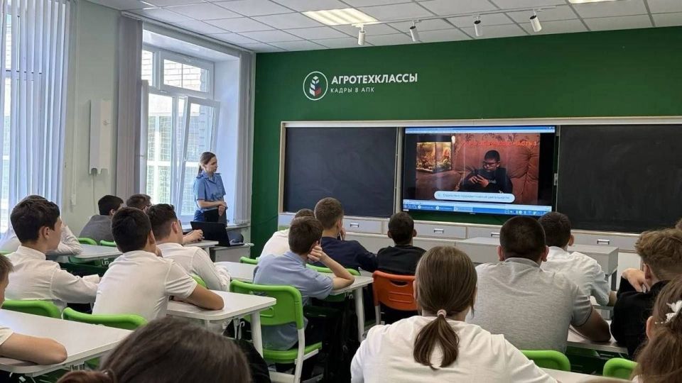 В рамках реализации мероприятий по правовому просвещению и правовому информированию засеститель прокурора Мелекесского района Лазарева А.В. встретилась с обучающимися МБОУ СШ п. Новоселки В рамках реализации мероприятий по правовому просвещению и правовому информированию засеститель прокурора Мелекесского района Лазарева А.В. встретилась с обучающимися МБОУ СШ п. Новоселки