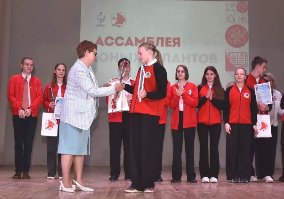 В Ульяновской области чествовали победителей крупнейших интеллектуальных и творческих соревнований на Ассамблее юных талантов В Ульяновской области чествовали победителей крупнейших интеллектуальных и творческих соревнований на Ассамблее юных талантов
