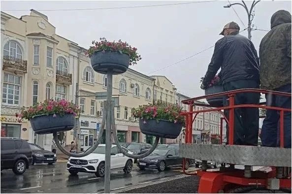 Асфальтирование дорог, покос травы и прочистка ливнёвок: какие работы по содержанию территорий проводили службы городского хозяйства Асфальтирование дорог, покос травы и прочистка ливнёвок: какие работы по содержанию территорий проводили службы городского хозяйства