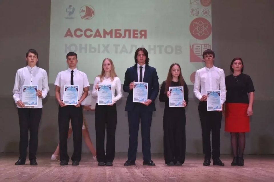 В Ульяновской области чествовали победителей крупнейших интеллектуальных и творческих соревнований на Ассамблее юных талантов В Ульяновской области чествовали победителей крупнейших интеллектуальных и творческих соревнований на Ассамблее юных талантов
