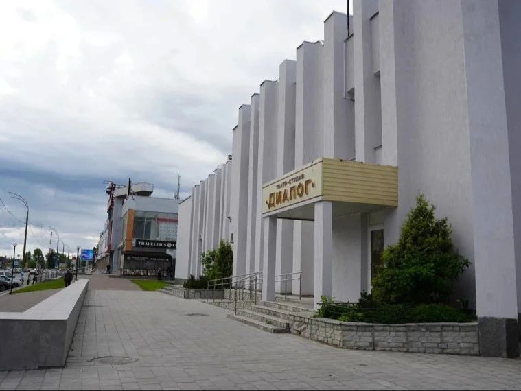 Благоустроили площадь перед Дворцом культуры «Руслан» Благоустроили площадь перед Дворцом культуры «Руслан»