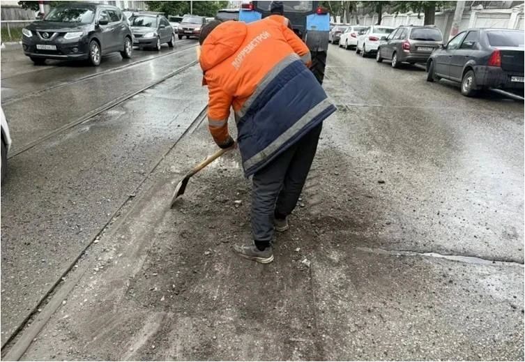 В выходные в Ульяновске продолжился ремонт дорог, покос травы и вывоз смёта В выходные в Ульяновске продолжился ремонт дорог, покос травы и вывоз смёта