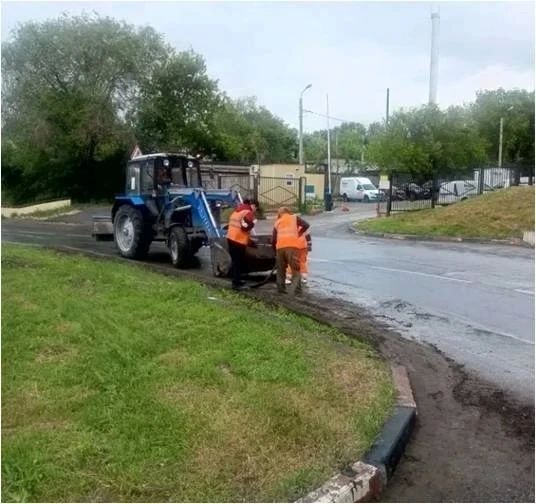 В выходные в Ульяновске продолжился ремонт дорог, покос травы и вывоз смёта В выходные в Ульяновске продолжился ремонт дорог, покос травы и вывоз смёта