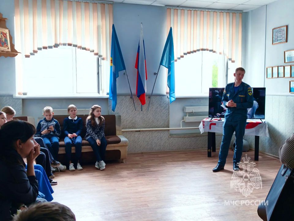 Юные лицеисты в гостях у огнеборцев Юные лицеисты в гостях у огнеборцев