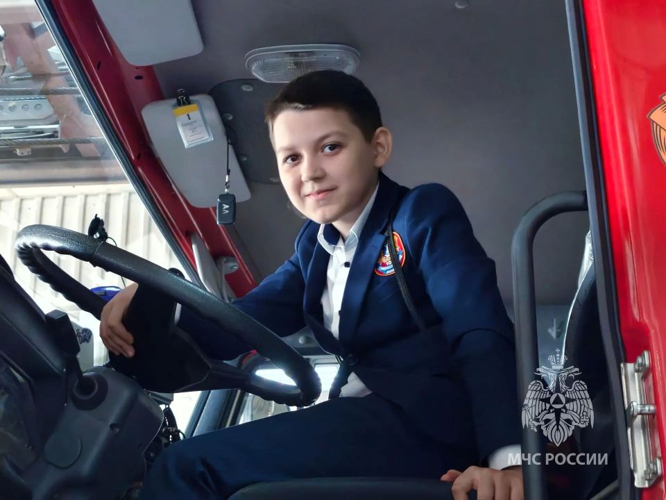 Юные лицеисты в гостях у огнеборцев Юные лицеисты в гостях у огнеборцев