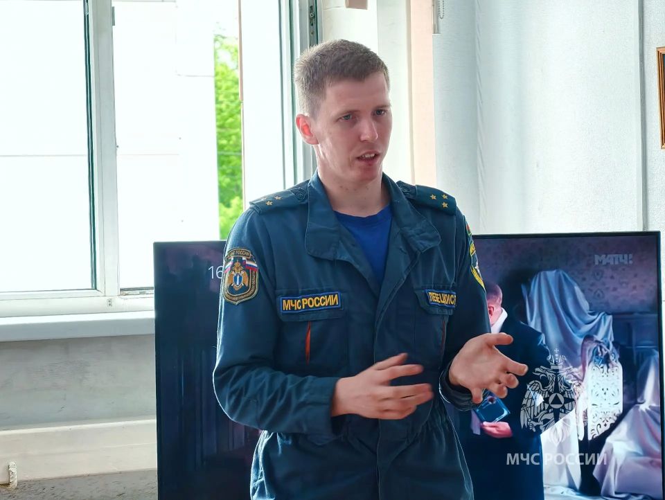 Юные лицеисты в гостях у огнеборцев Юные лицеисты в гостях у огнеборцев
