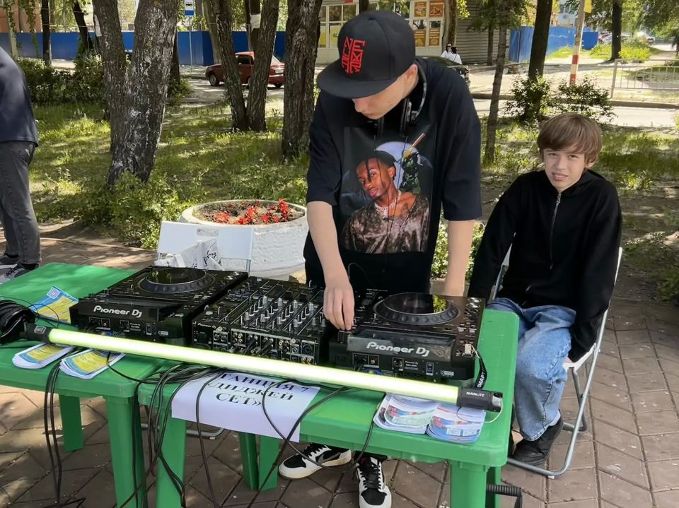 В Железнодорожном районе проходит веселое мероприятие для всей семьи В Железнодорожном районе проходит веселое мероприятие для всей семьи