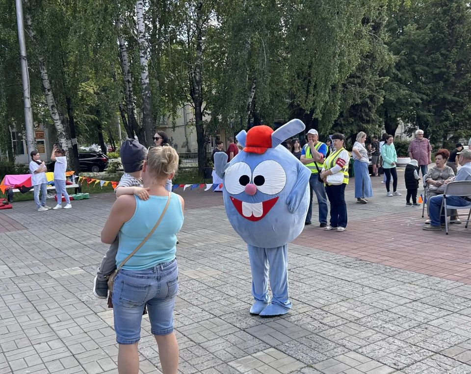 В Железнодорожном районе проходит веселое мероприятие для всей семьи В Железнодорожном районе проходит веселое мероприятие для всей семьи