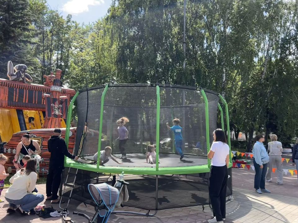 В Железнодорожном районе проходит веселое мероприятие для всей семьи В Железнодорожном районе проходит веселое мероприятие для всей семьи