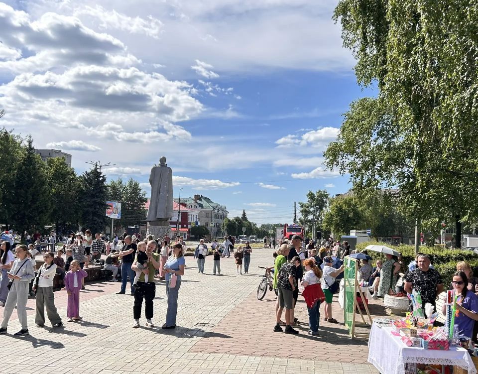 В Железнодорожном районе проходит веселое мероприятие для всей семьи В Железнодорожном районе проходит веселое мероприятие для всей семьи