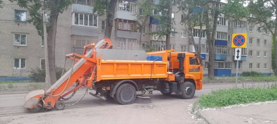 Ульяновские городские службы с помощью подрядчиков активизировали покос травы Ульяновские городские службы с помощью подрядчиков активизировали покос травы