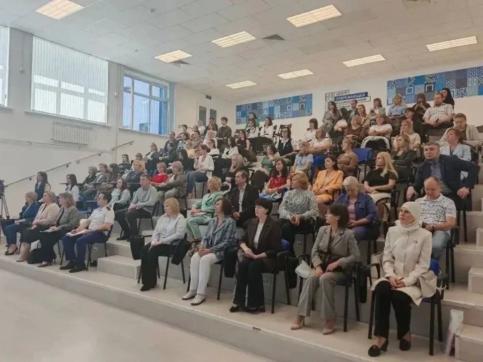 Прокурор отдела по надзору за исполнением законов в сфере экономики управления по надзору за исполнением федерального законодательства прокуратуры области Дмитрий Алексеев принял участие в конференции по теме: «Контроль и... Прокурор отдела по надзору за исполнением законов в сфере экономики управления по надзору за исполнением федерального законодательства прокуратуры области Дмитрий Алексеев принял участие в конференции по теме: «Контроль и...